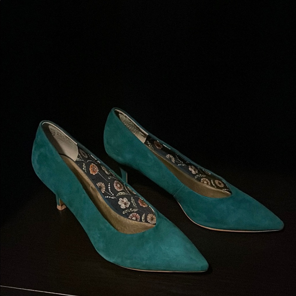 Seychelles Size 8 Teal Suede Heels NWOT